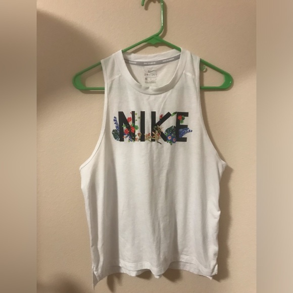 New NIKE Tank Tops Women - Picture 1 of 6